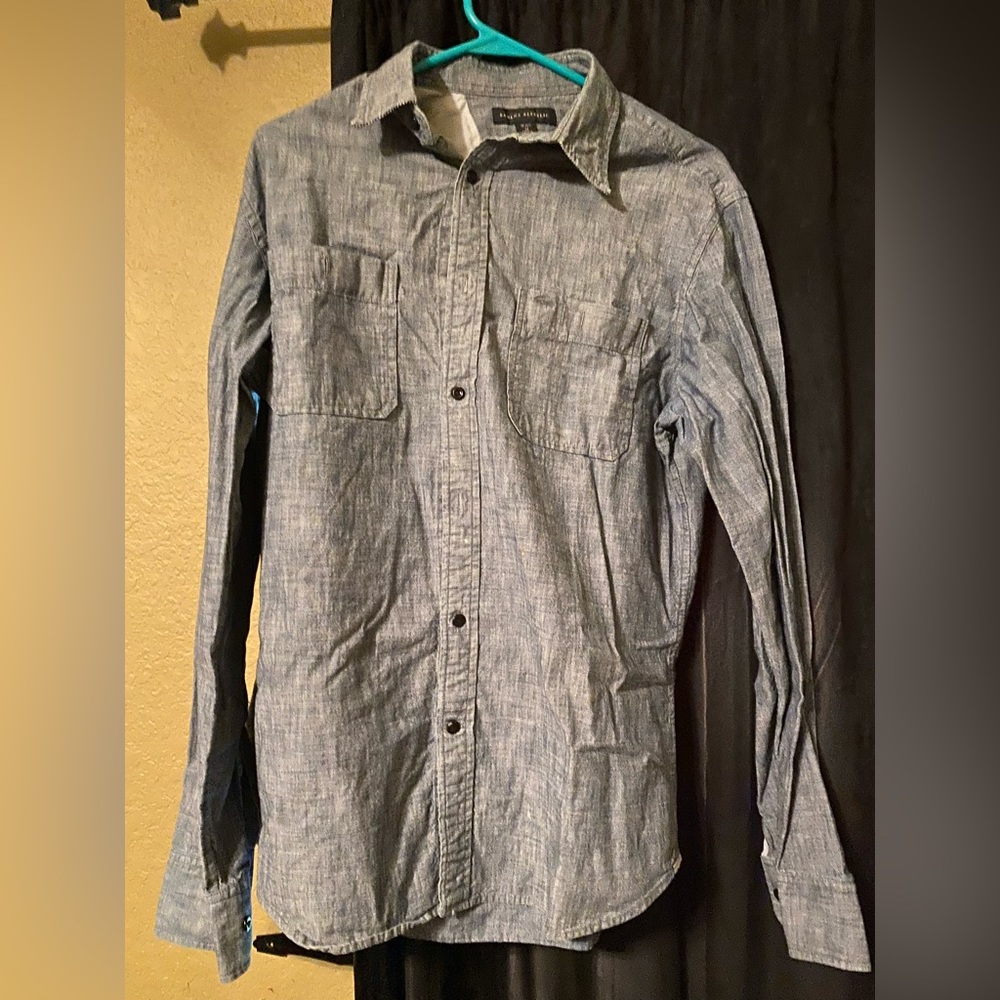 Banana republic Men’s medium light blue button up shirt